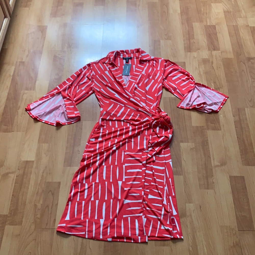 Kenneth Cole size XS coral and white wra…